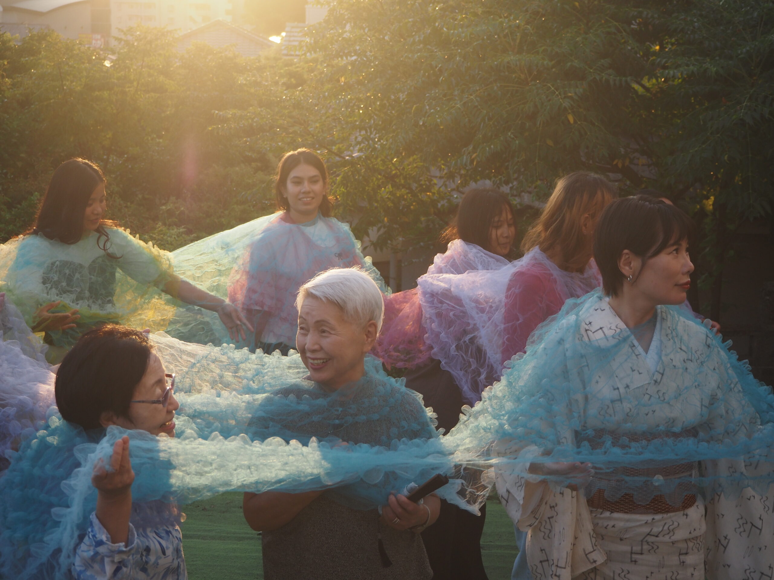 【みんなのさせぼフェス】「わたし」と「わたしたち」のことばART ×旅するムサビプロジェクト in 佐世保（Circle）　ワークショップ「多様な人と布を着る」
