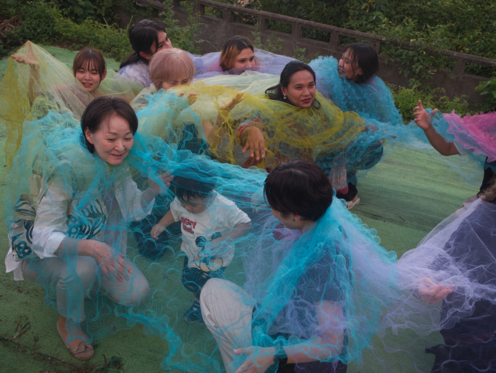 【みんなのさせぼフェス】「わたし」と「わたしたち」のことばART ×旅するムサビプロジェクト in 佐世保（Circle）　ワークショップ「多様な人と布を着る」